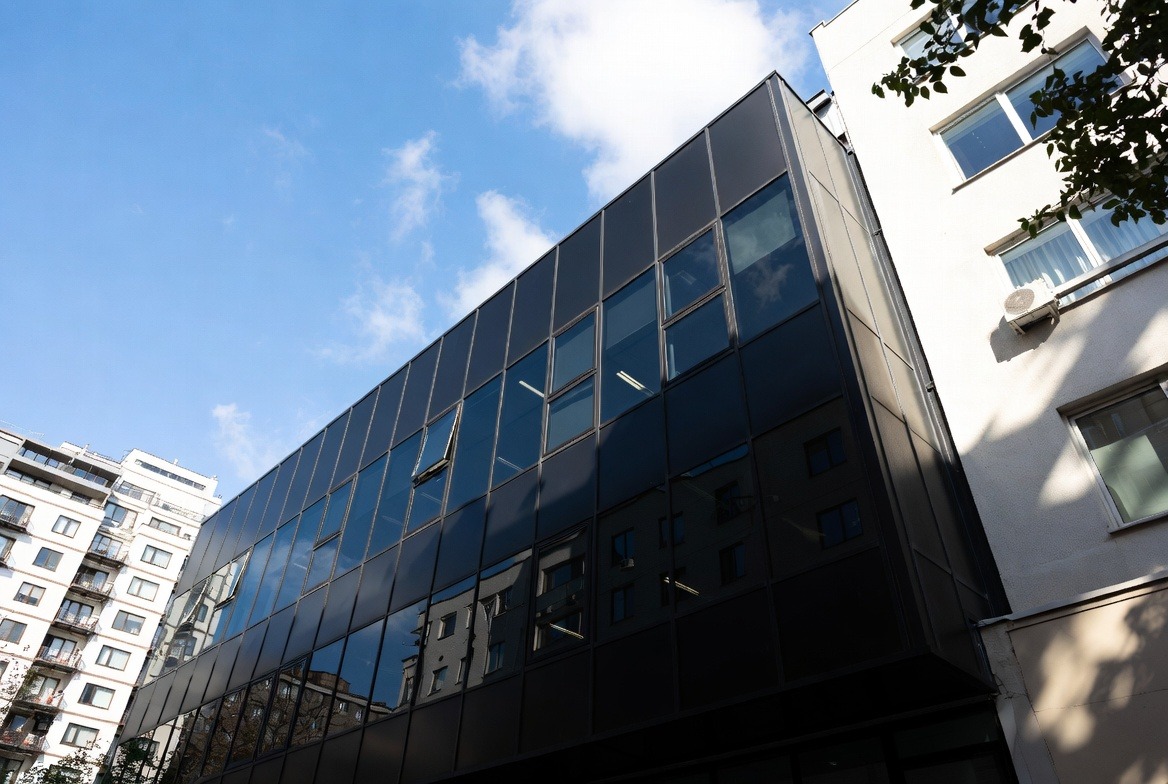 Best Window Films for Commercial Spaces in Toronto: Tintly Window Films vs 3M vs LLumar